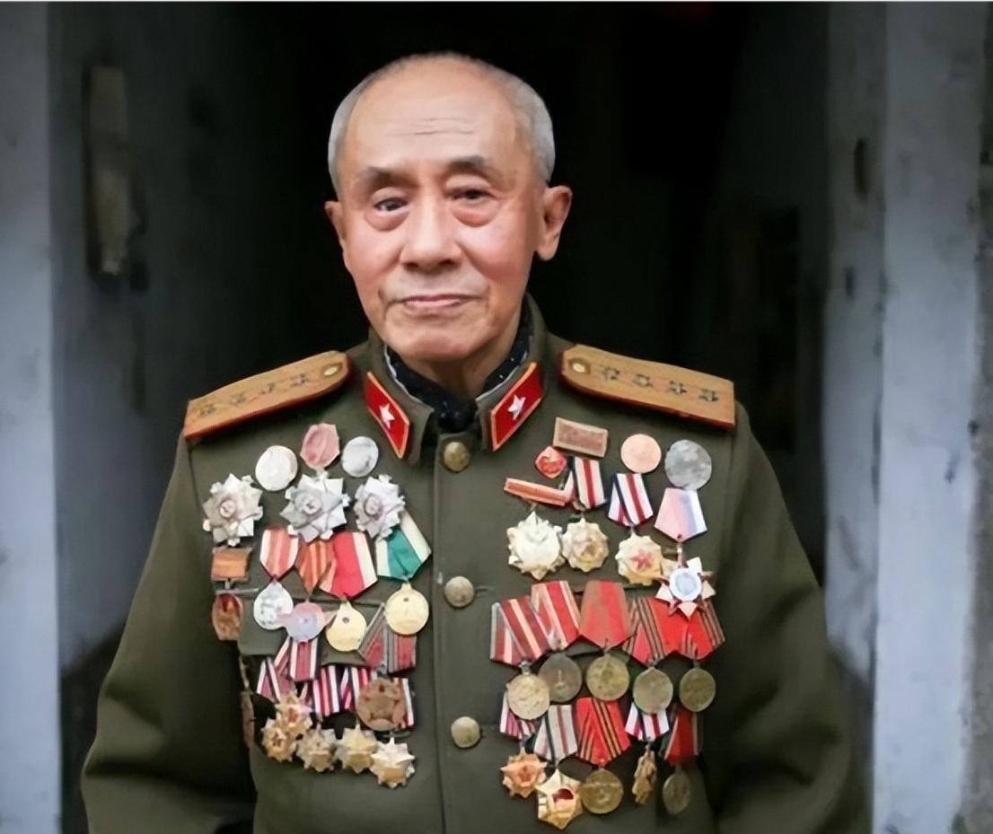 [微风]1955年，50岁的肖万世要迎娶18岁的夏启芳，夏父破口大骂。哪成想，肖