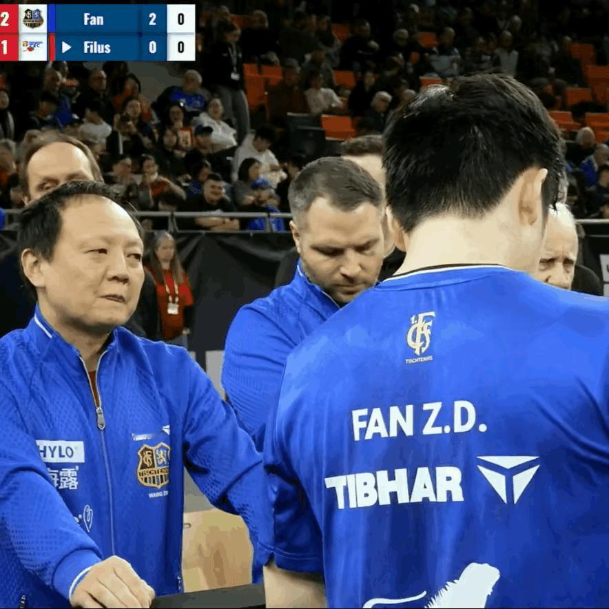 一直没想明白，王皓为什么能当上男乒总教练？

看他现场指导林诗栋时，
总是不耐烦