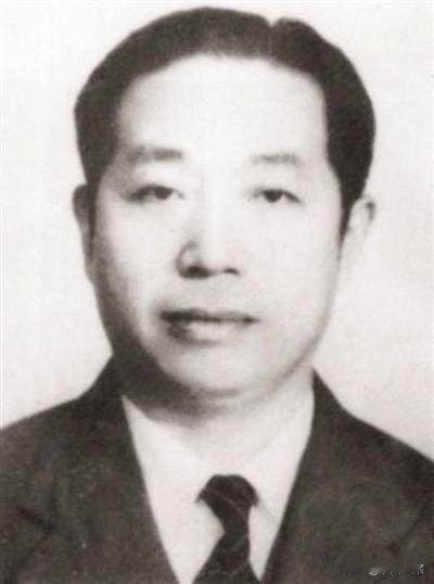 1945年日本宣布投降，大势已去的日军少将，竟主动拿出10万支步枪、百万发弹药，