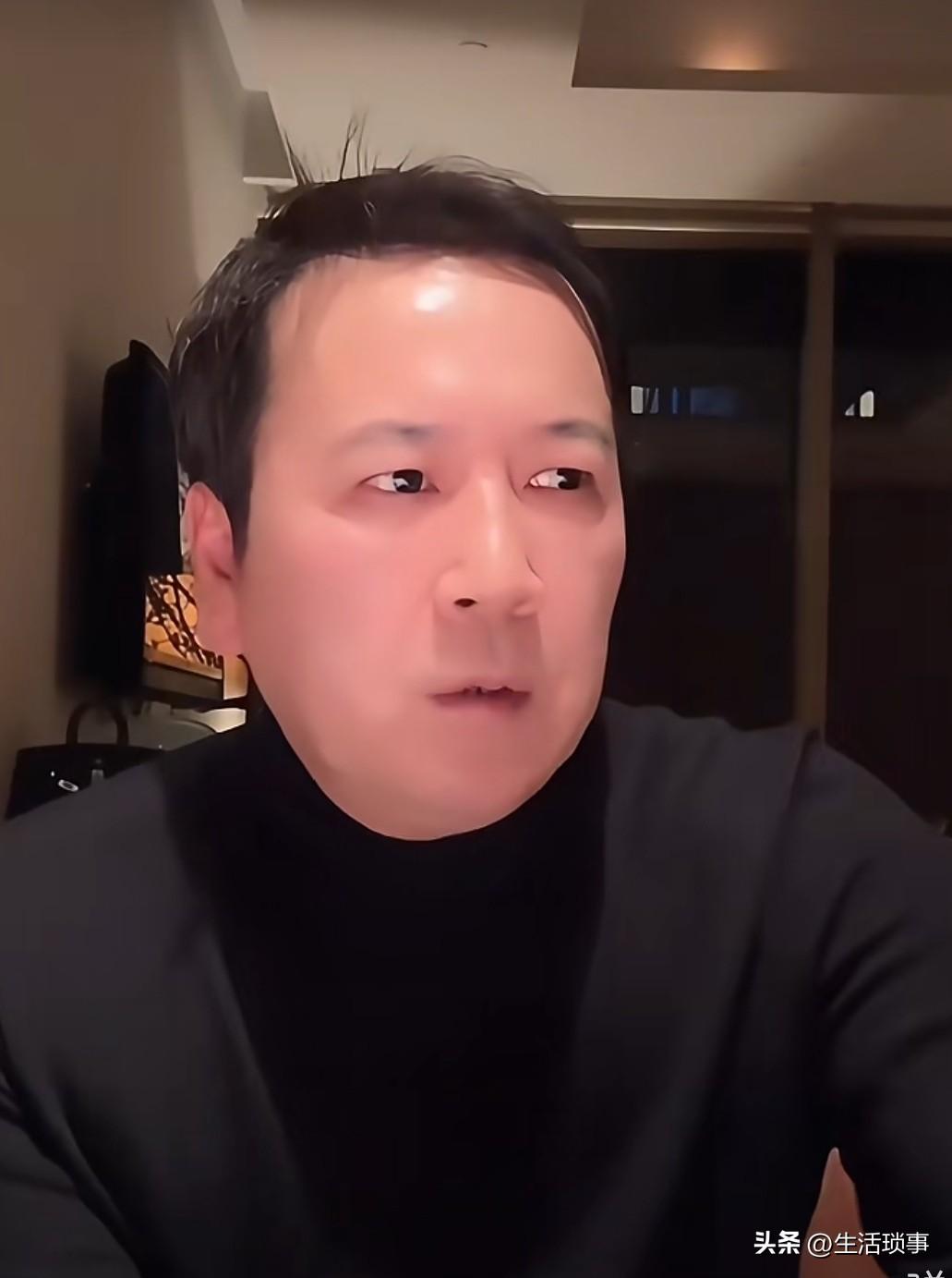 赖文峰，不再爱“杨钰莹”
……
今天，又刷到了赖文峰一家三口岀去旅游的的照片，一