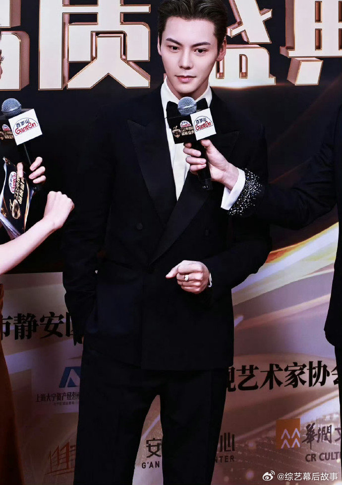 陈伟霆进组爱情慢慢杀死你 颜值与演技双在线，陈伟霆解锁反派新挑战，氛围感直接拉满