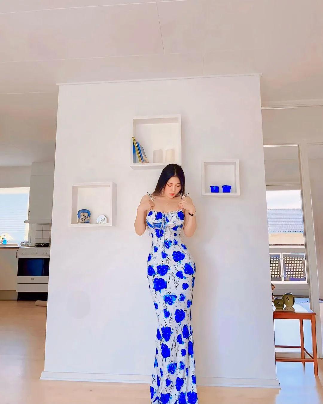 水无痕如柳影
#用倩影留住时光# #暧媚飞舞# #欣赏佳人佳作# #红颜美女风彩