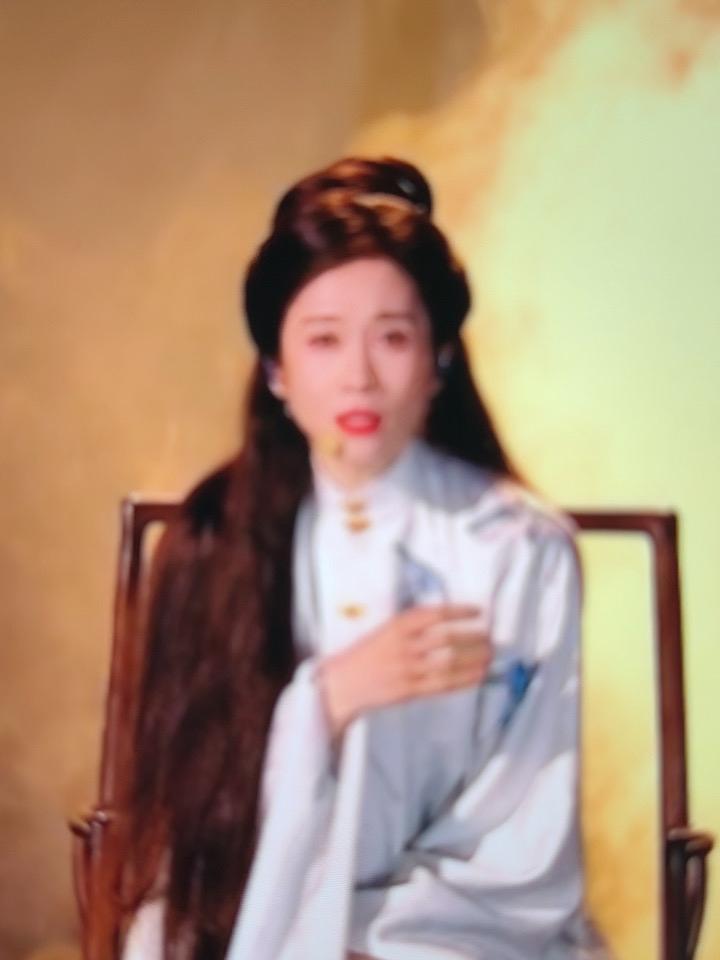 温峥嵘对抗代斯，好像前者名气更沾光吧。
因为我不认识代斯。
对温峥嵘的角色却很熟