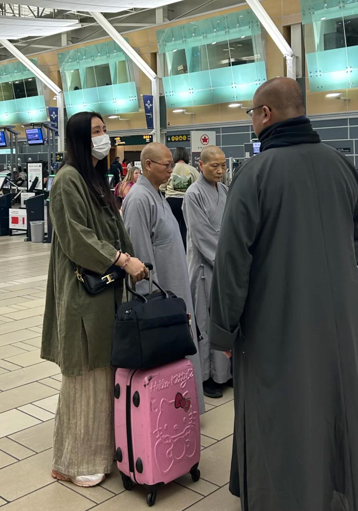 王祖贤在温哥华机场被偶遇，素颜气质佳 ​​​