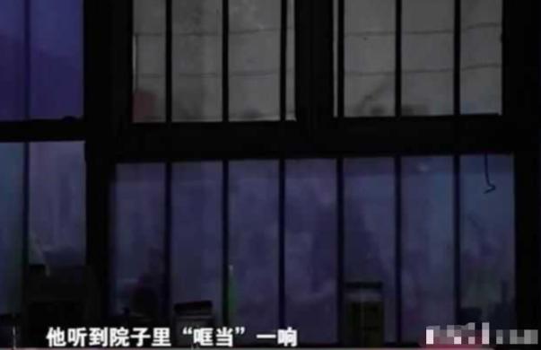 河北，一女子被村霸长期胁迫保持不正当关系。当晚，村霸醉酒后翻墙闯入女子家中，当着