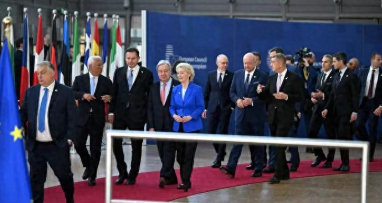 4月初，芬兰赫尔辛基一场私人晚宴上，英国、瑞典、芬兰等欧洲多国领导人齐聚，无官员