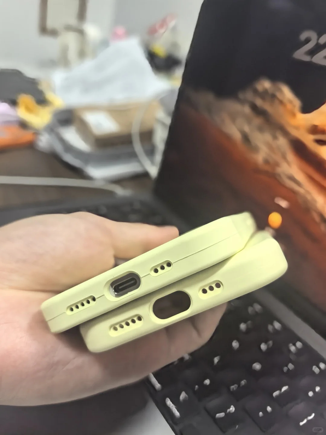便宜和贵的手机壳差别在哪 一分钱一分货！九块九和三四十块的硅胶壳，你一眼就能看出