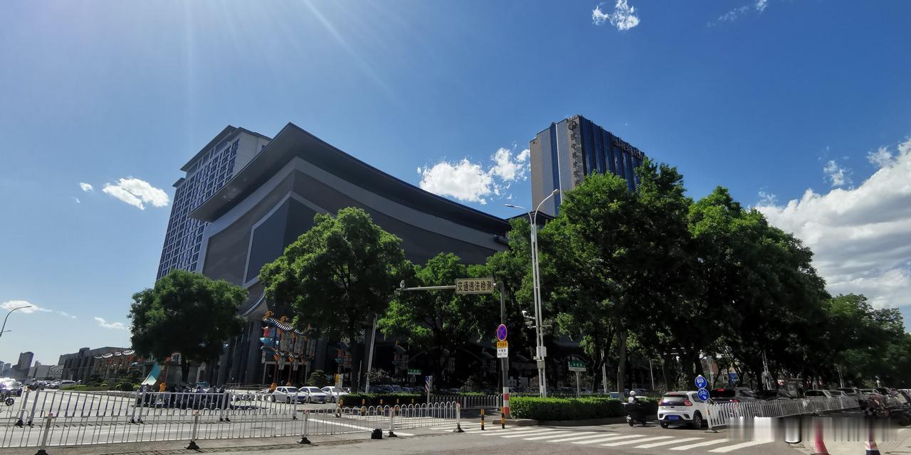 榆次老城区最核心的地段在哪里？
应该在百货大楼、购物中心、文化中心这个位置吧！这