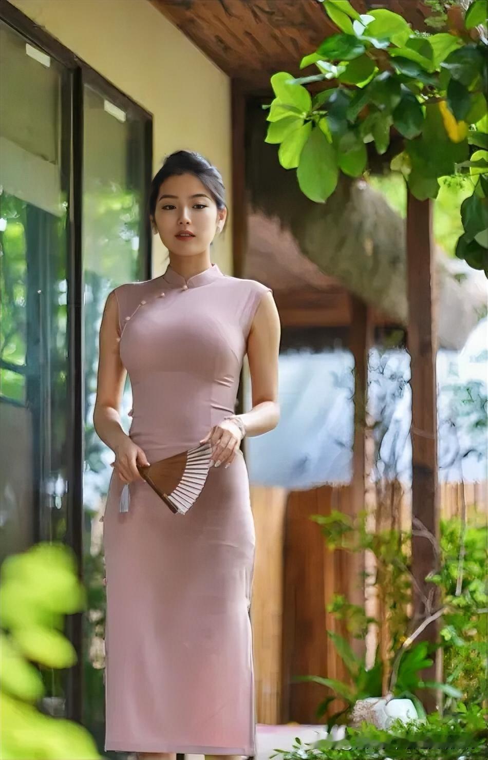 心有明媚，不负韶光。且携温柔与期许，向着美好缓缓出发。前路风柔日暖，好运如期相伴