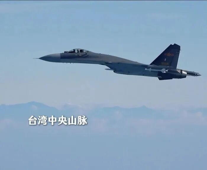 【从钢铁翅膀到大国之翼，没有人能阻挡我们致胜蓝天】1932年，红军攻占漳州。红军