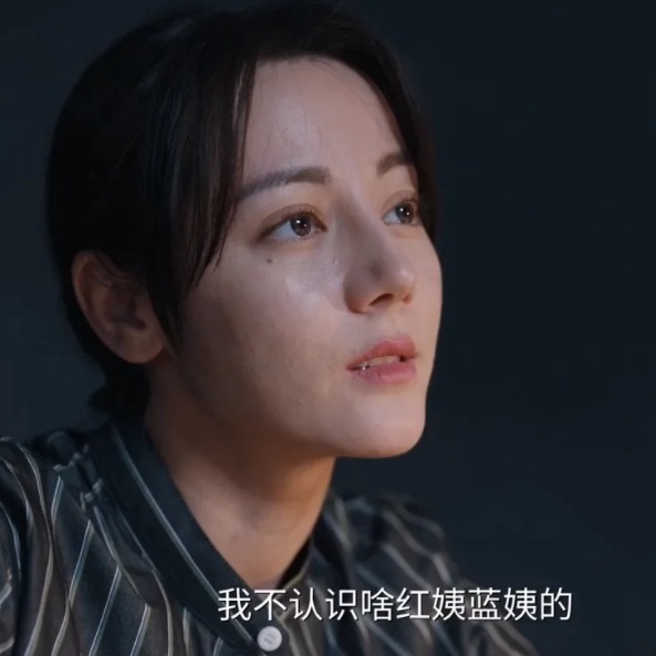 原来热巴也有颈纹啊！一点都不焦虑了一点滤镜磨皮都不用啊…牛 ​​​