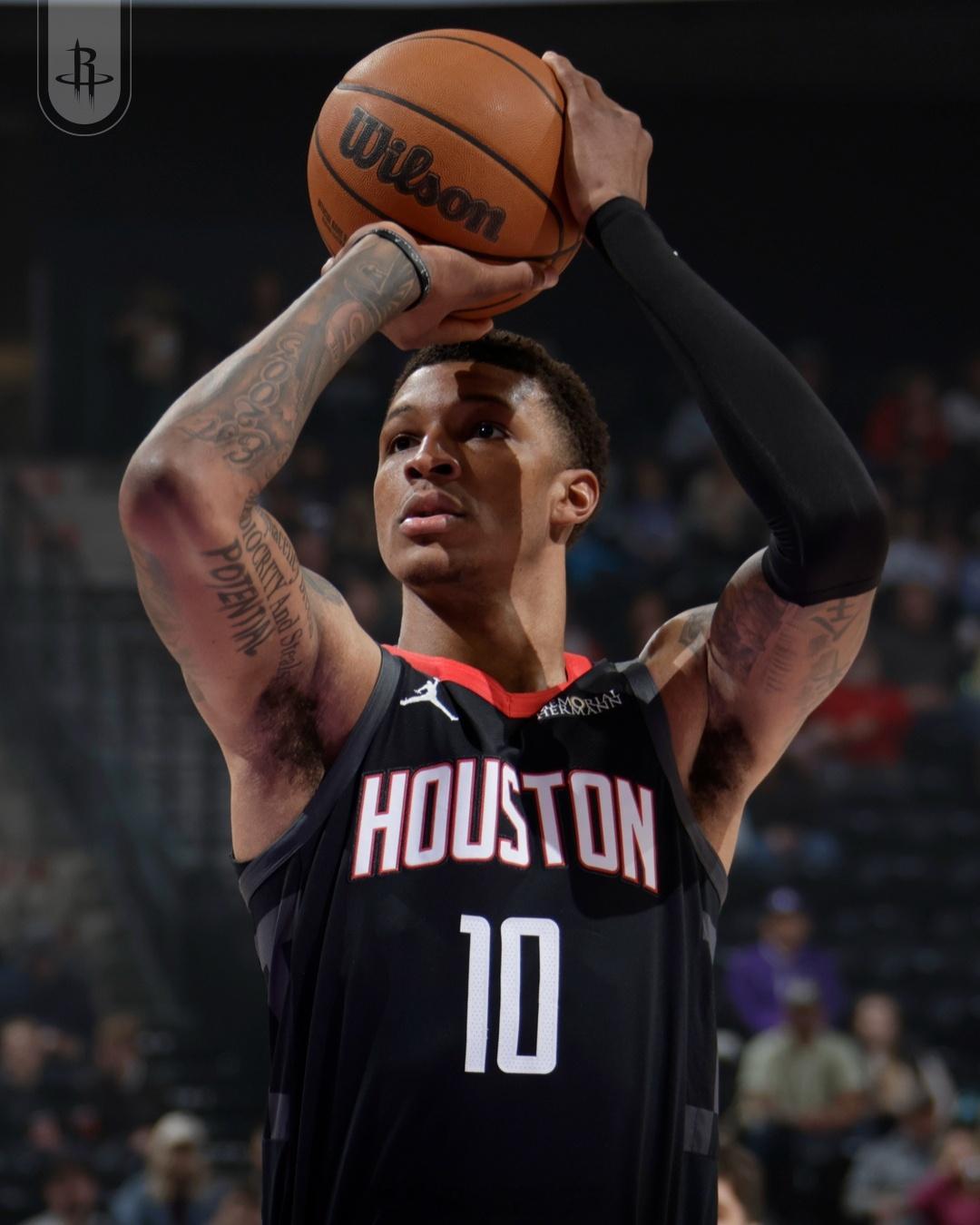 小贾谈到明天将背靠背在盐湖城继续对阵爵士：“他们明天会打出侵略性，能量级别会拉满