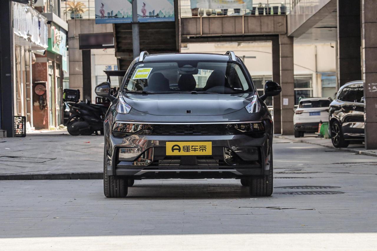【新车丨新款领克01上市】
4月11日，领克旗下的紧凑级SUV，领克01推出20