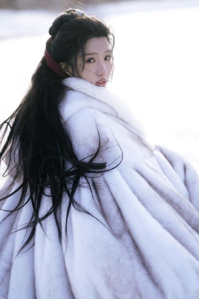 苏晓彤进组嫁金钗苏晓彤进组《嫁金钗》客串，这波惊喜直接戳中我的心巴！苏晓彤客串嫁