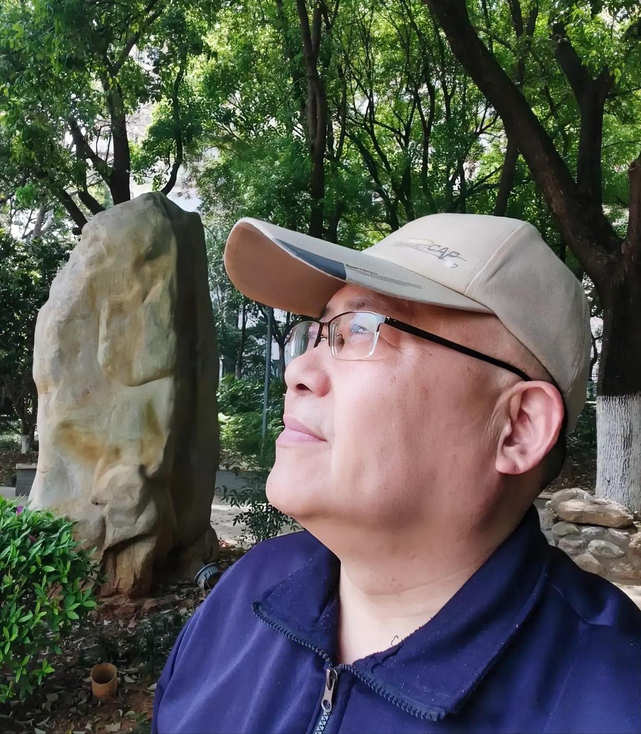 我这个人呢就是直脾气，直来直去，说喜欢就喜欢，没有兴趣，没有感觉就当面说，不喜欢