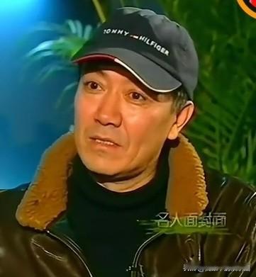 李幼斌否定文职将军的说法

小编近日刷到主持人许戈辉采访军人演员李幼斌的一段视频