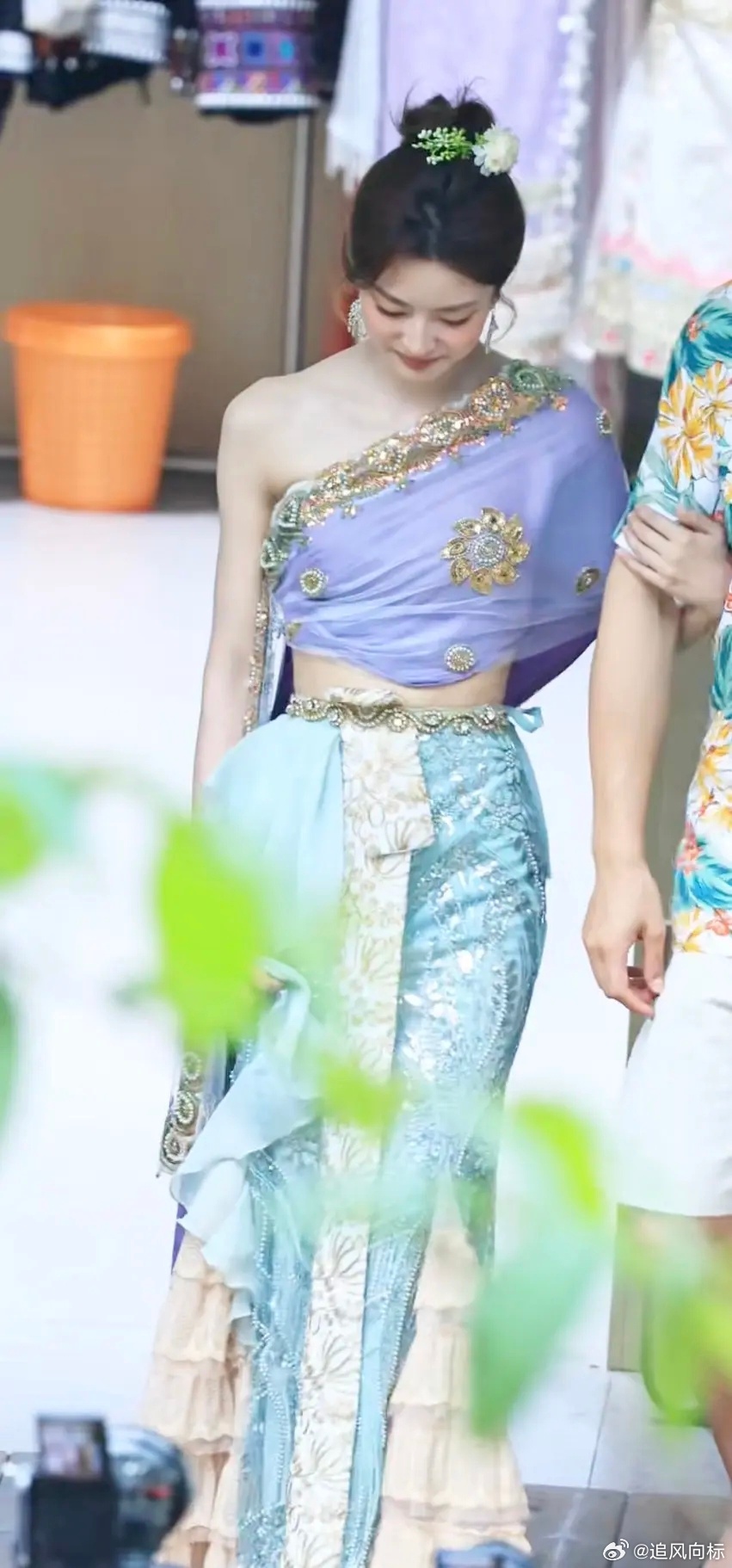 二秒演的穷孩子 都是丑衣服浪费徐若晗的身材了😭 