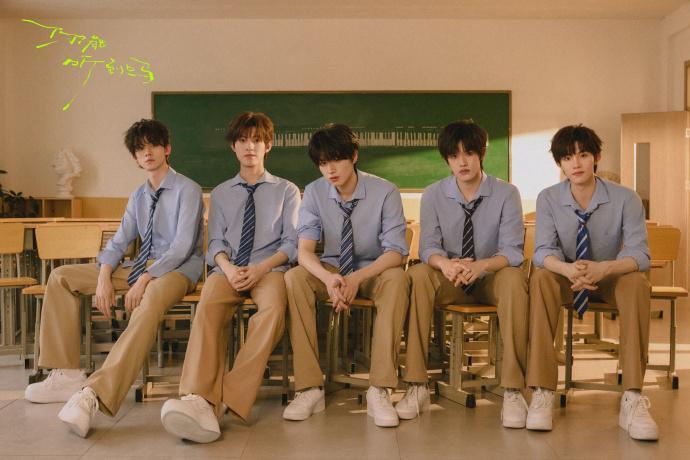 登陆少年打开属于青春的扉页登陆少年衬衫学院风 登陆少年打开属于青春的扉页，这个T