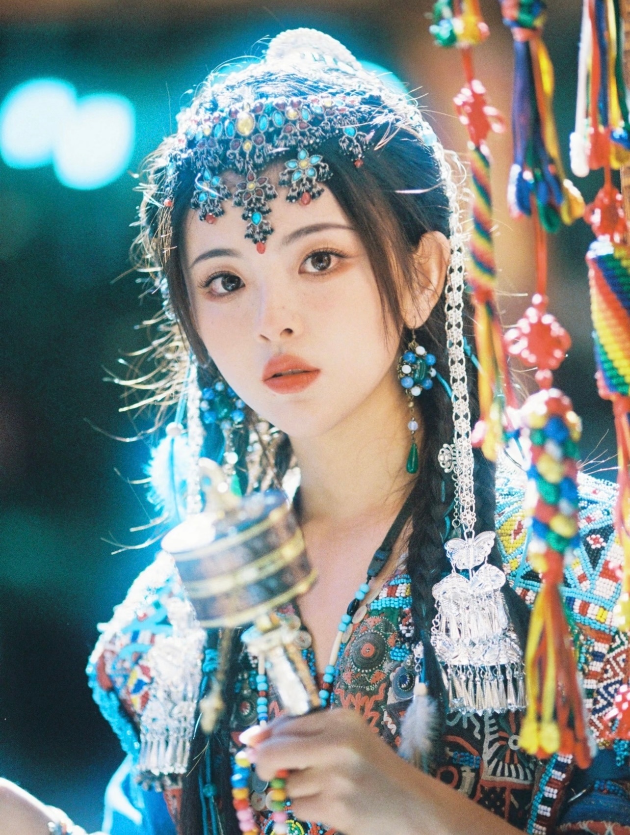 杨超越团队的审美是真的牛，拍一组出圈一组，不仅美还很有记忆点，用这种方法出圈其实