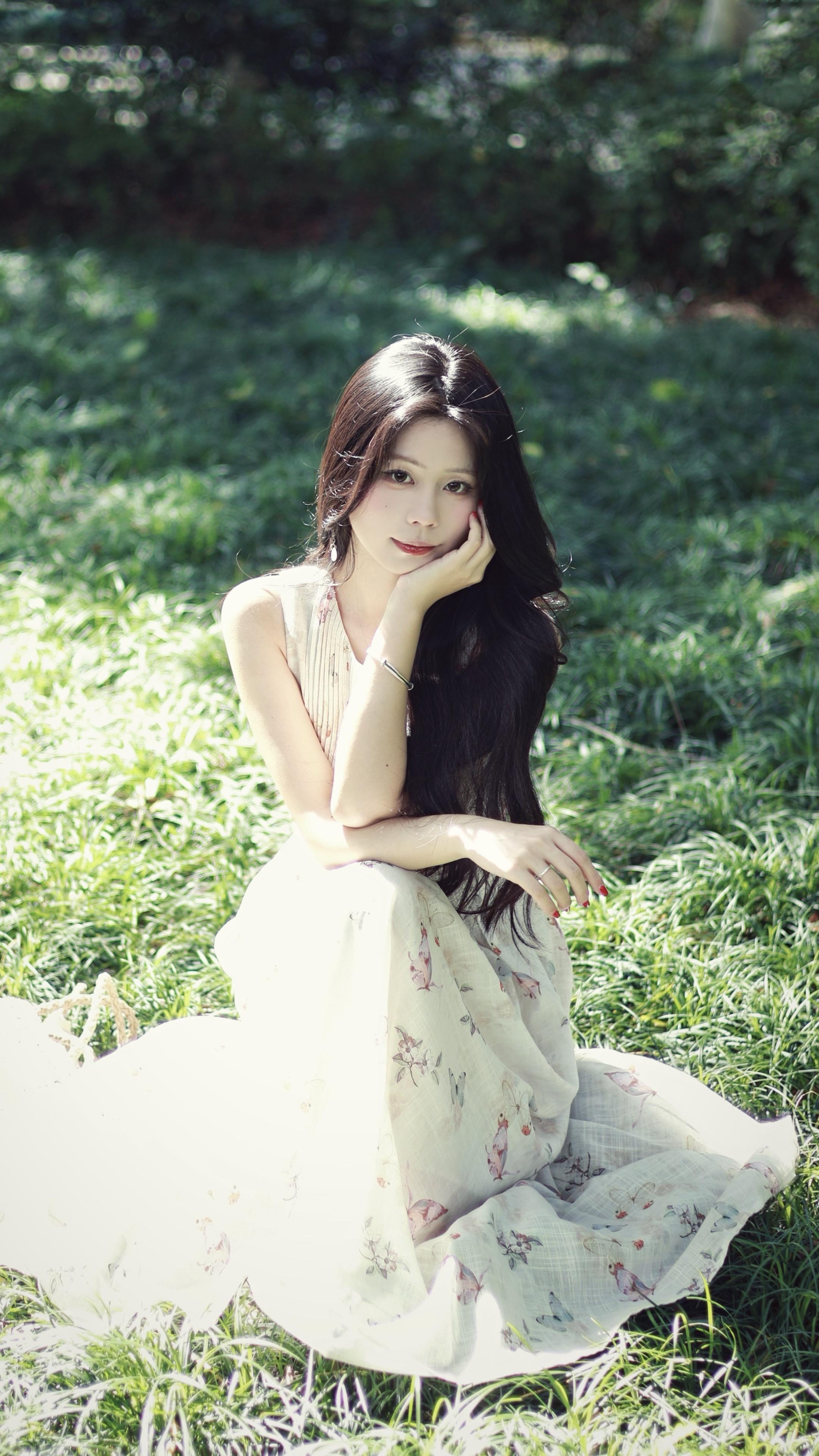 你眼睛会笑 弯成一条桥。