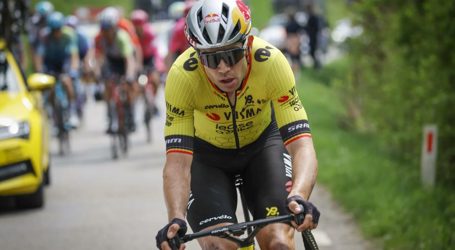 范阿尔特昨天赛后说没有第一时间去追埃菲内普尔是一个失误，一个误判。因为他看到波加