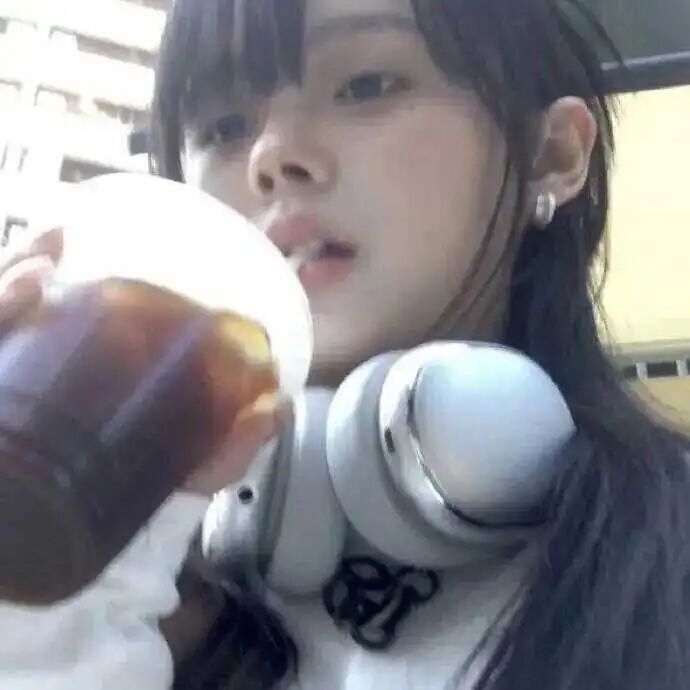 𝙒𝙚𝘾𝙝𝙖𝙩女头丨权威女头｜元气满满的女生头像  专栏 · 超级好玩
