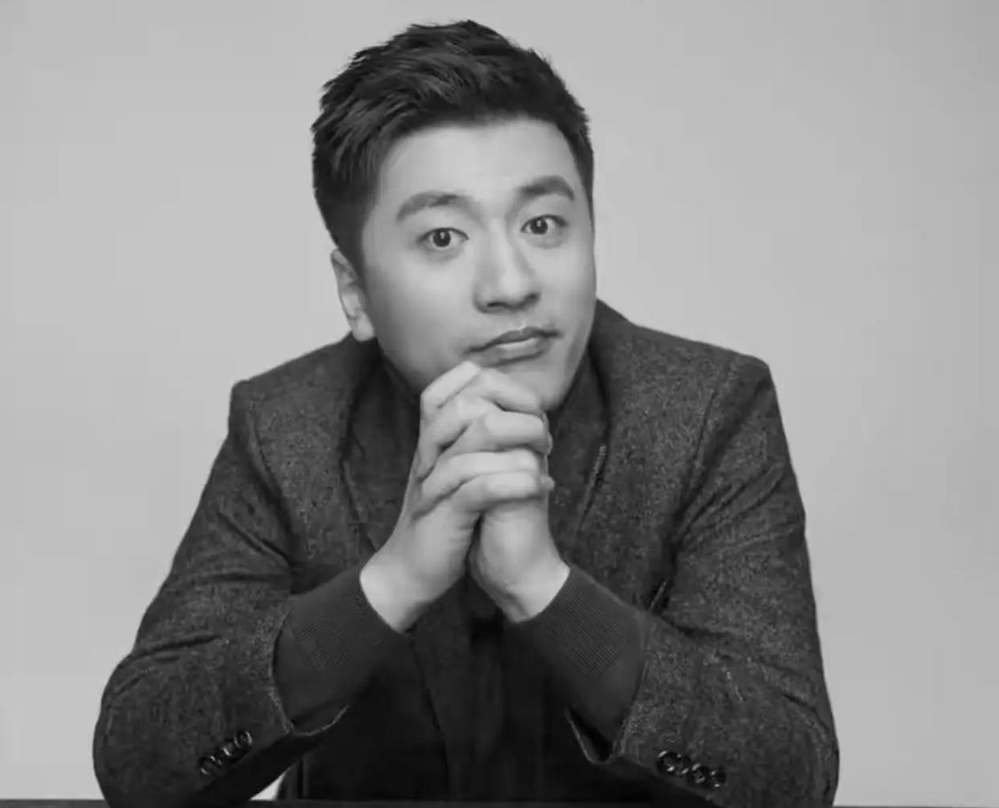 张雪峰这事儿，

真的给咱们普通人狠狠上了一课。

才41岁，其公司刚刚发布了讣