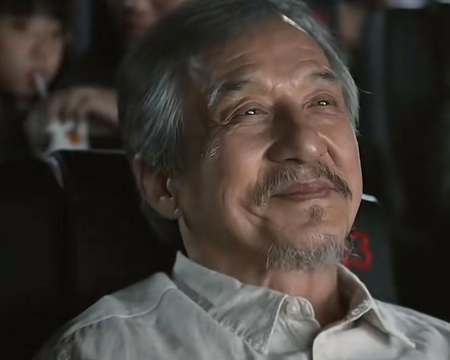 成龙大哥最后那段应该是本色演出，小籼籼在结尾彩蛋出现，一句“大哥爷爷”令人感到温