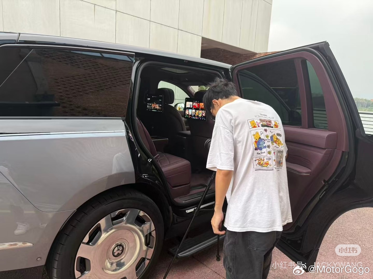 蔚来ES9内饰又曝了，图一看这个车的外观确实很帅啊，其实我挺喜欢蔚来设计的这个大