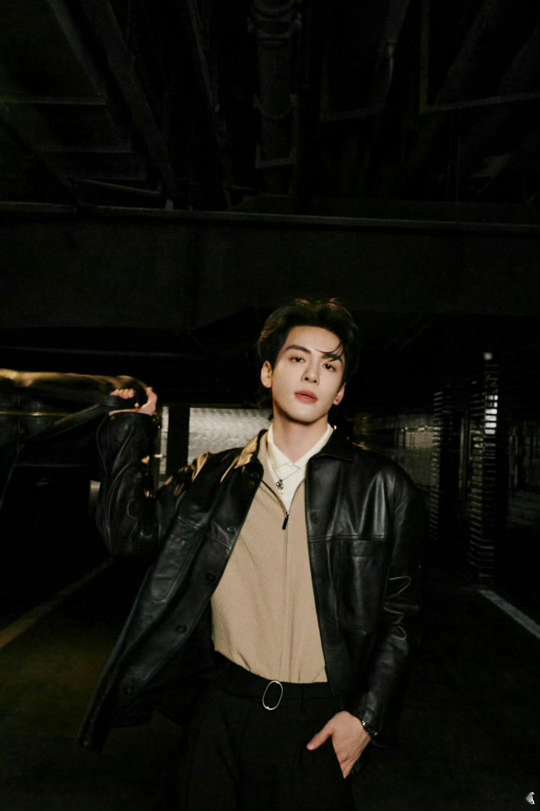 曾舜晞米兰时装周出发图来了米兰时装周