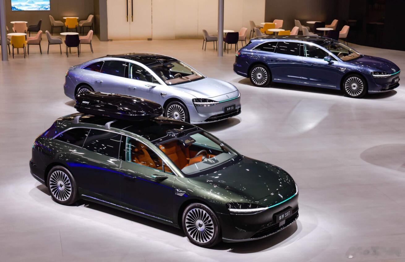 余承东说，当初“力排众议”坚持做旅行车，并非基于过往数据，而是源于对中国用户出行