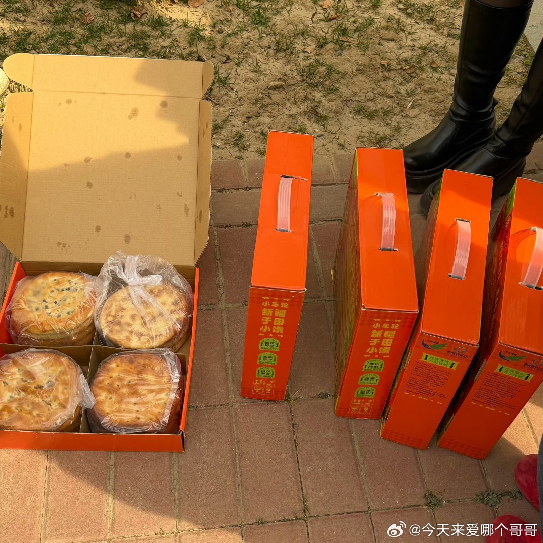 鹭卓跨越千里给粉丝带馕原来真的有人，会把粉丝的喜好放在心上。不远万里，手提重负，