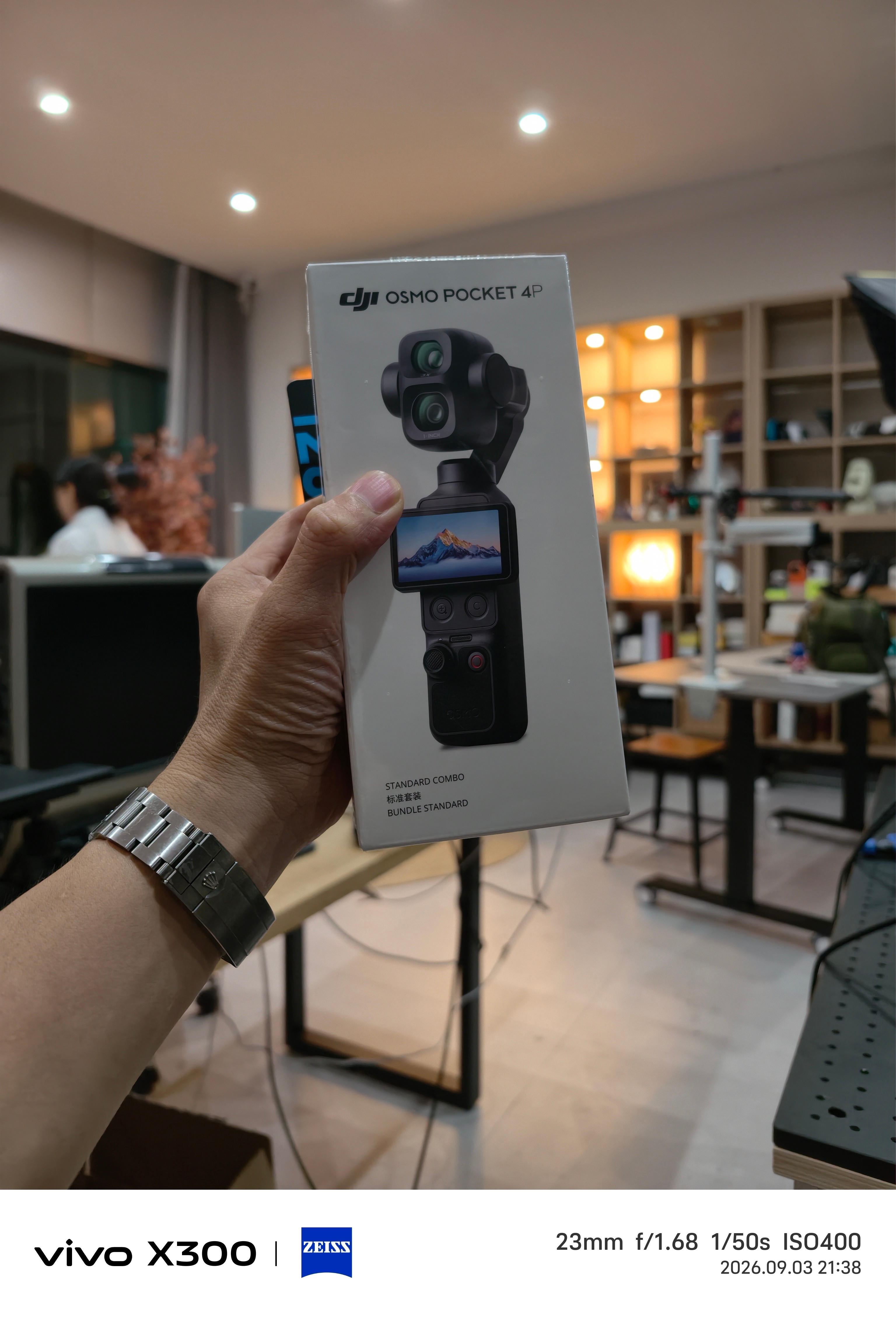 等不到厂商出 pocket 了，先买了一个大疆 4Pro 用着[doge][do