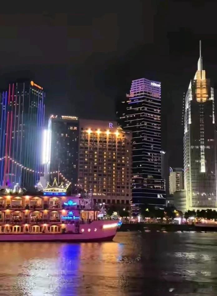 这里不是欧美、不是日本、韩国也不是港澳台和新加坡，这里是越南。

不要感到吃惊，