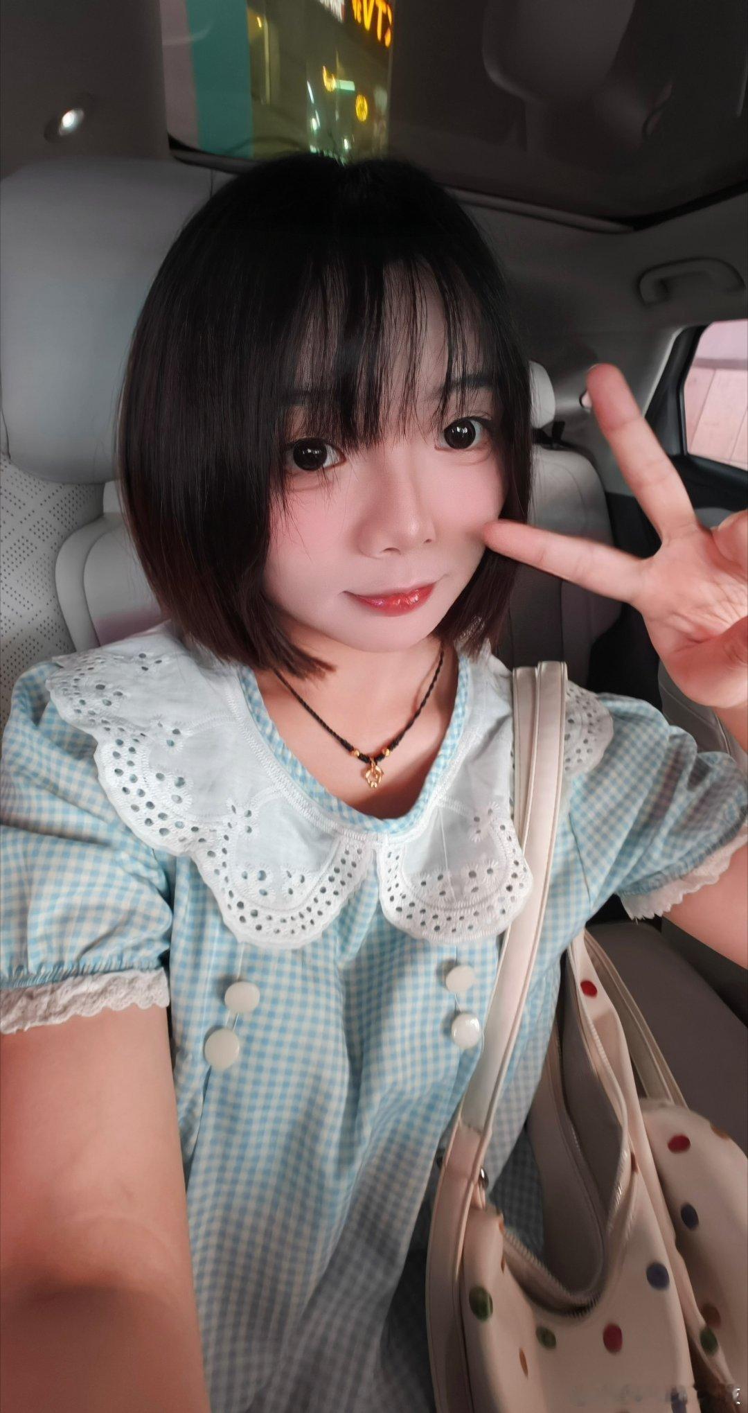 到咱们比亚迪元家族活力改色巡展啦！这个粉色太适合女生了吧~不过今天更喜欢蓝色~感