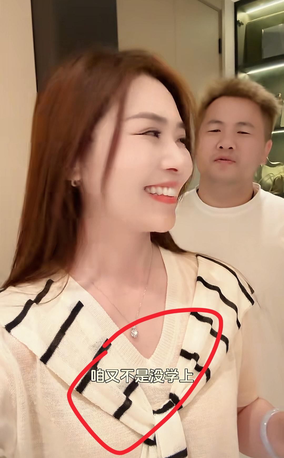 看到路妹孩子高考失利我忍了
看到放弃复读我也忍了
可是看到网友无端指责消费孩子，