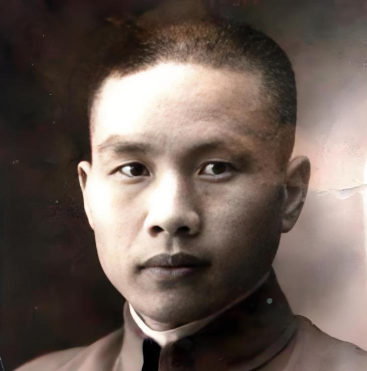 1949 年，军统少将周镐被押赴刑场枪决，他的妻子吴雪亚抱着一个发黑的帆布包，倔