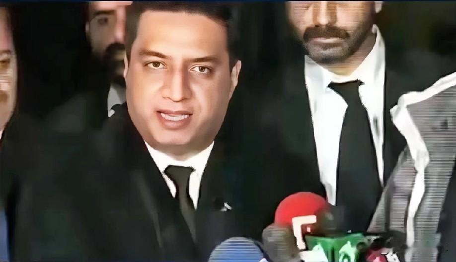 12月20日晚上的最新消息，速报，全都不容错过，第七条：巴基斯坦前总理伊姆兰·汗