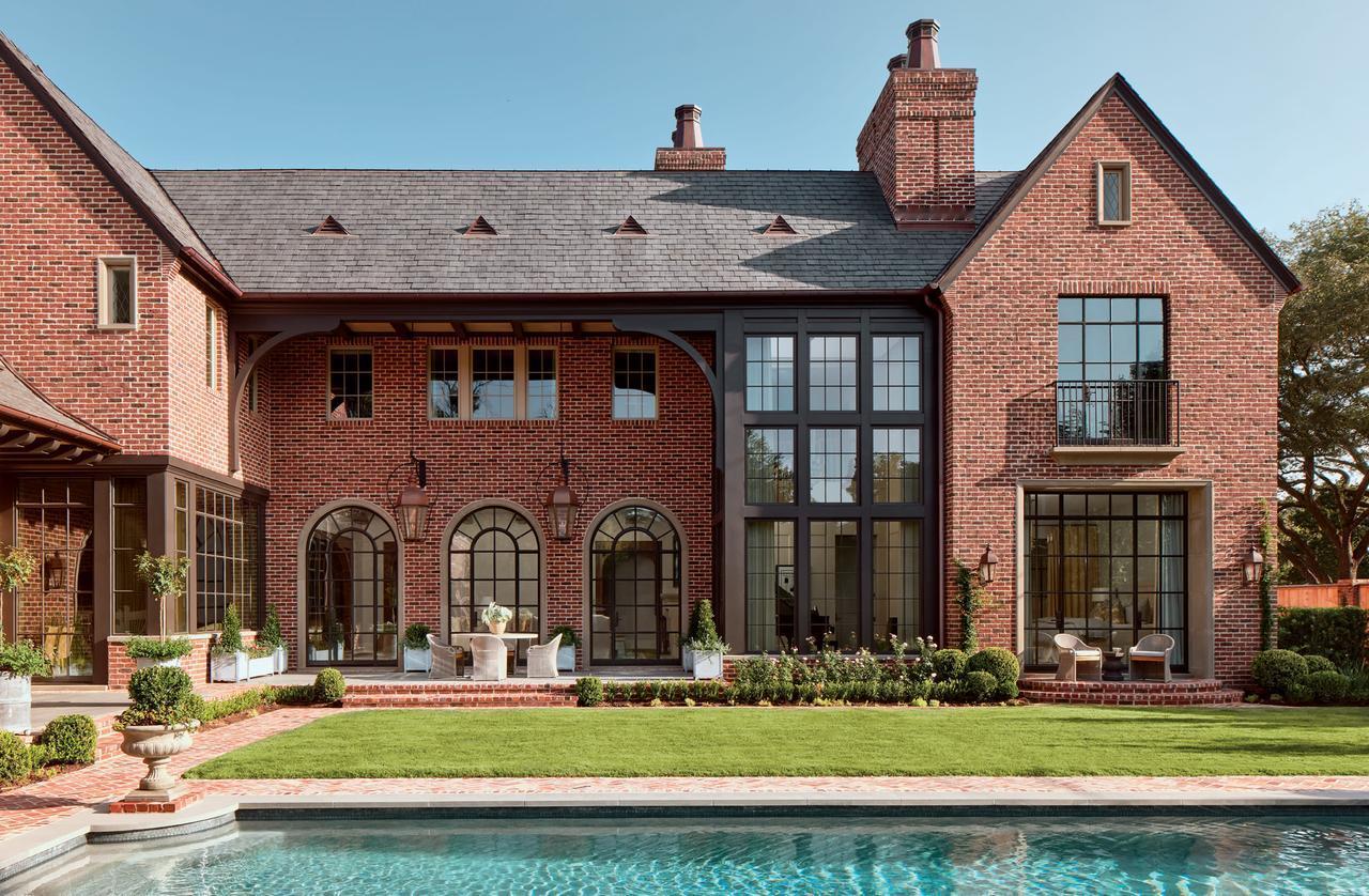 从梦想到现实：一对夫妻如何用都铎风格打造温馨的现代家园 对于这对休斯顿的夫妻来说