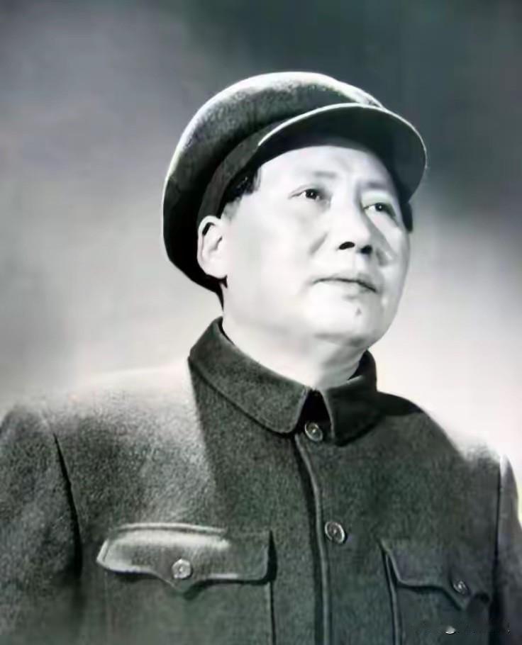 毛泽东同志晚年曾多次回顾建国后的历史决策，他认为，新中国成立后自己留下的一大遗憾