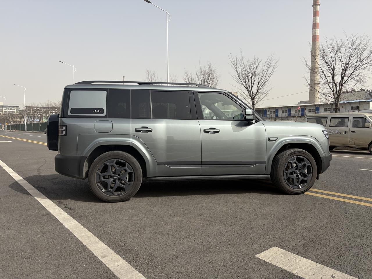 今晚12点一到，所有的新能源混动车自动升级为纯电动，只是苦了燃油车车主了！