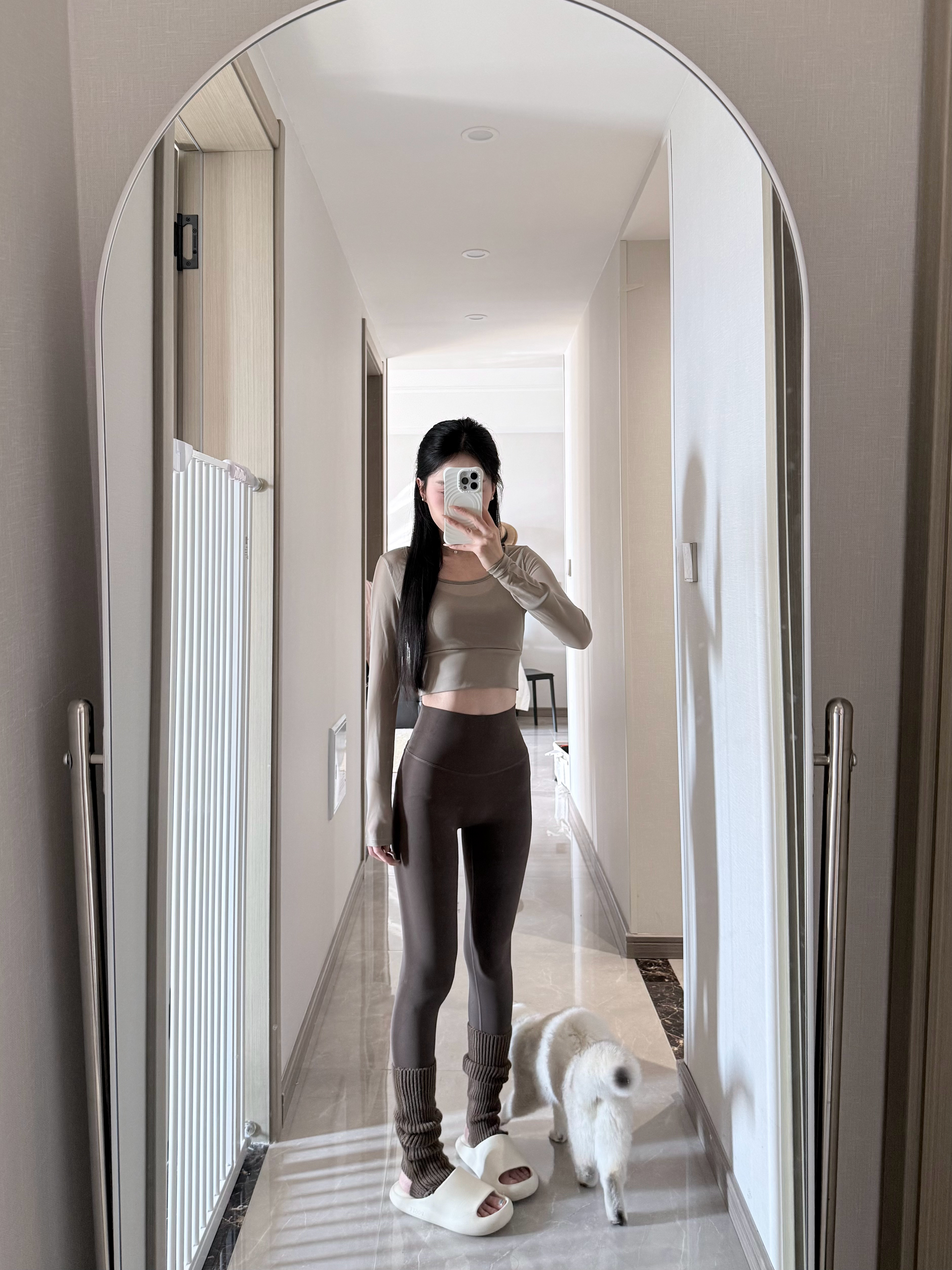 又出门去普拉提了 唯一能让我不睡到下午的理由 最近买了好多颜色的瑜伽服!! 最后