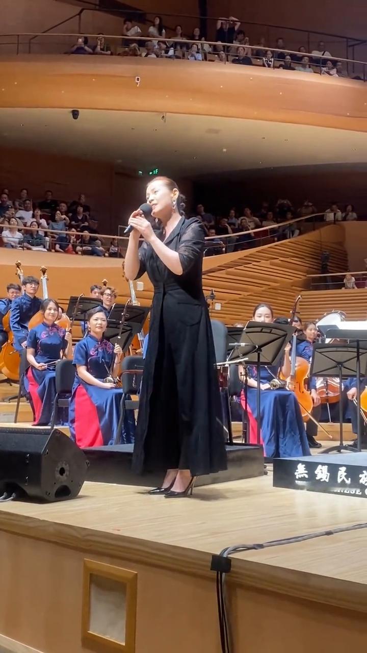 谢谢。很开心今天能够参加这么一场特别盛大的二胡演奏会。其实我也特别荣幸能够受到古