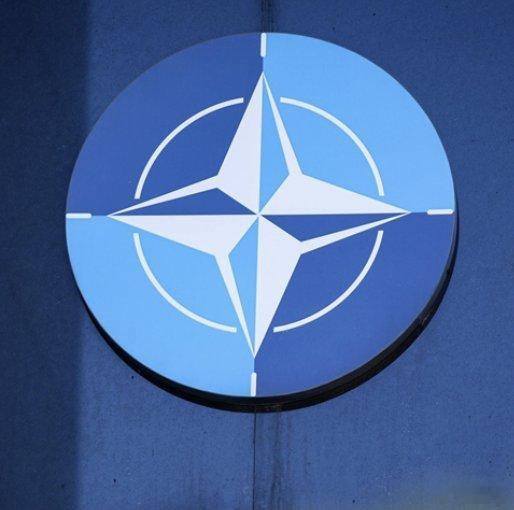 🇺🇸🇪🇺华尔街日报：特朗普正在考虑惩罚“不配合”的北约盟友，将美军撤出某