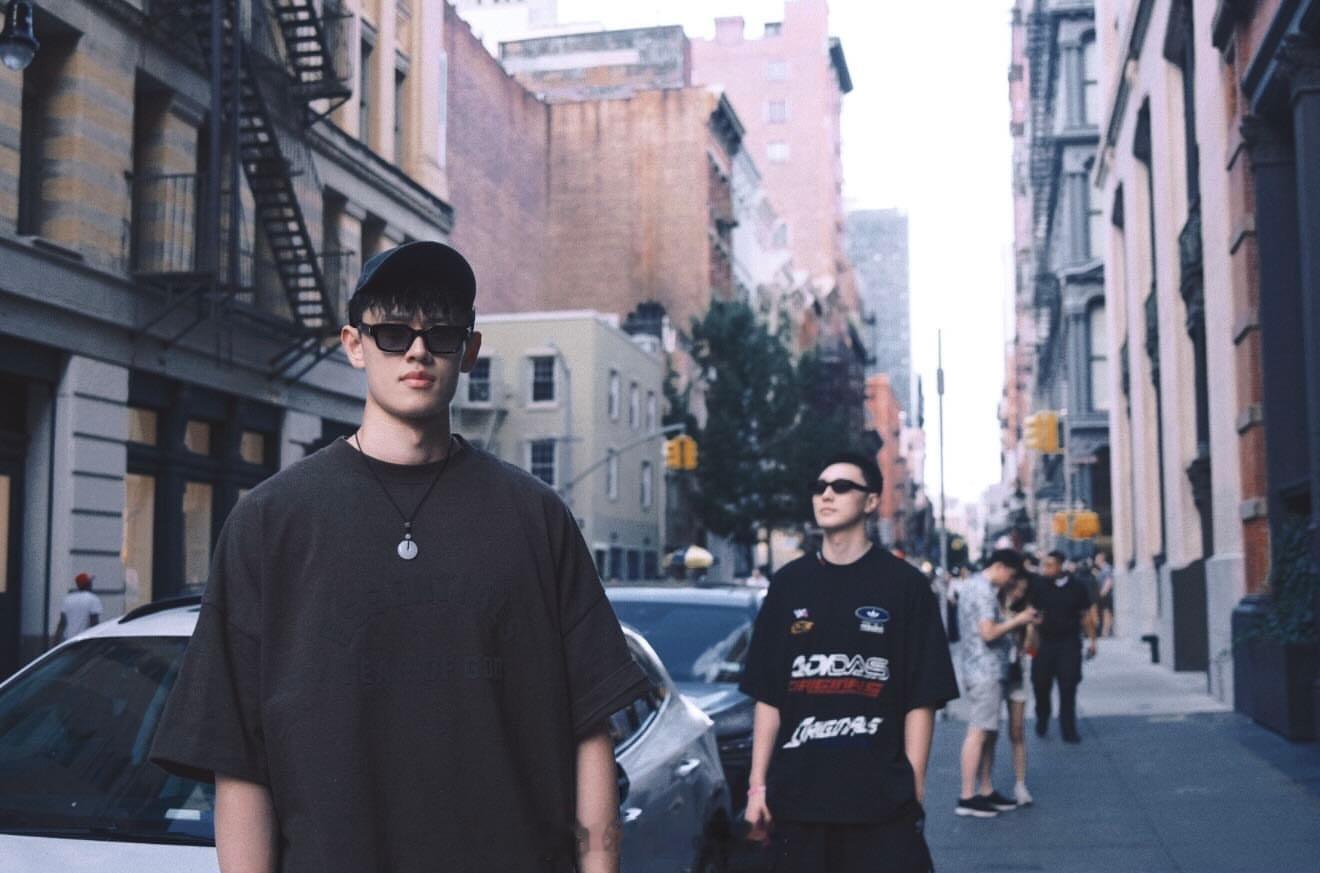 曾凡博晒照：与好兄弟胡明轩一起逛纽约 cba ​​​