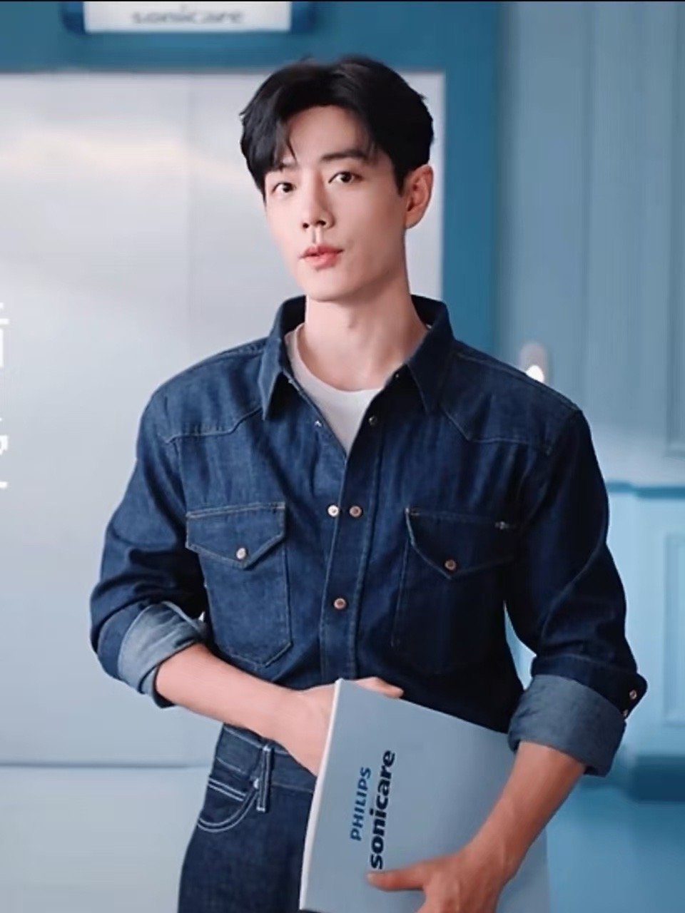 肖战牛仔连体衣肖战连体牛仔衣肖战连体牛仔衣，好帅呀，[阴险][阴险] ​​​