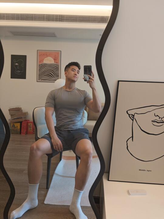 试试新的运动服👕