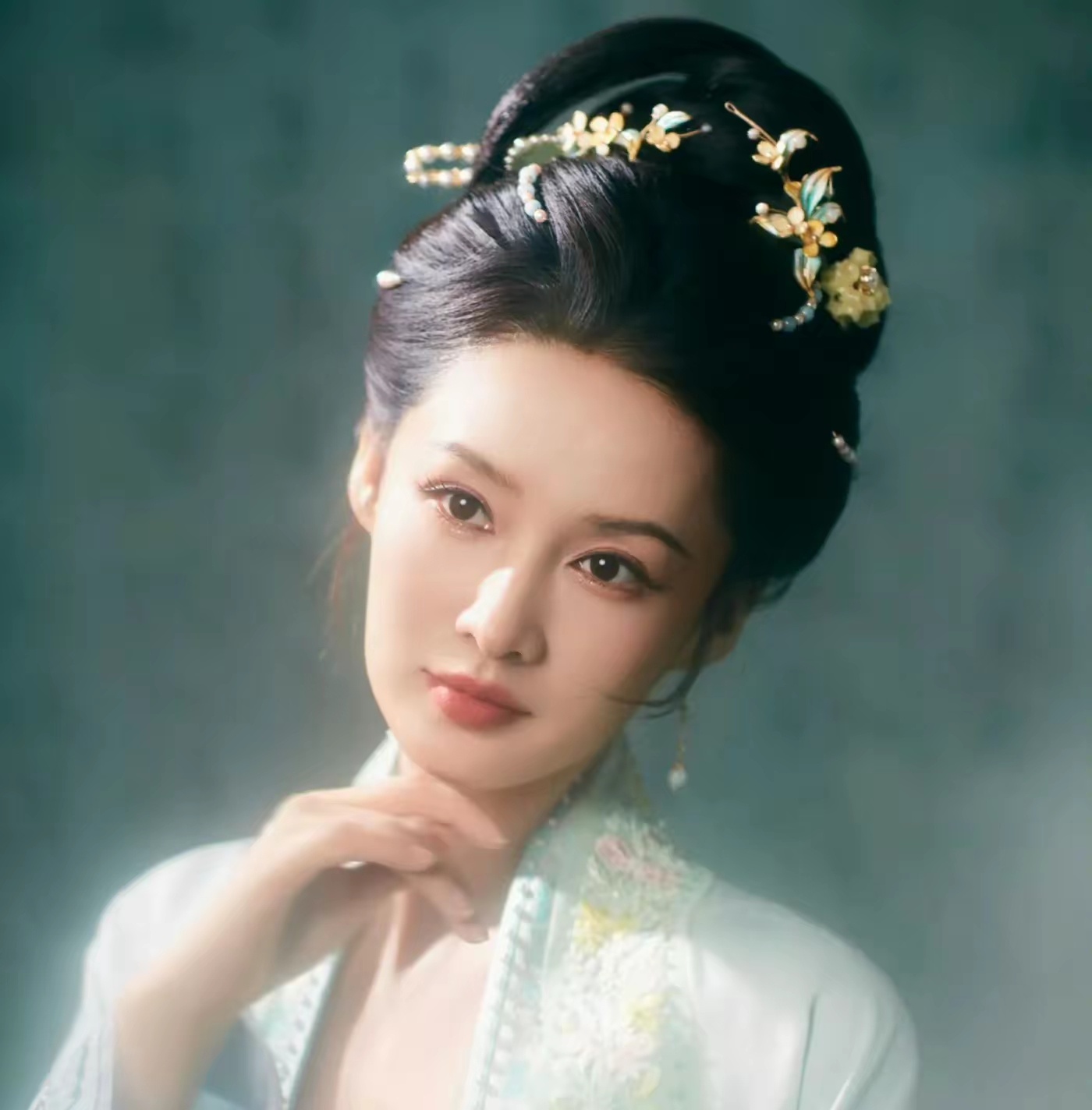 演员还是要有文化，李沁陈都灵骨子里透着书卷气看着舒服。 