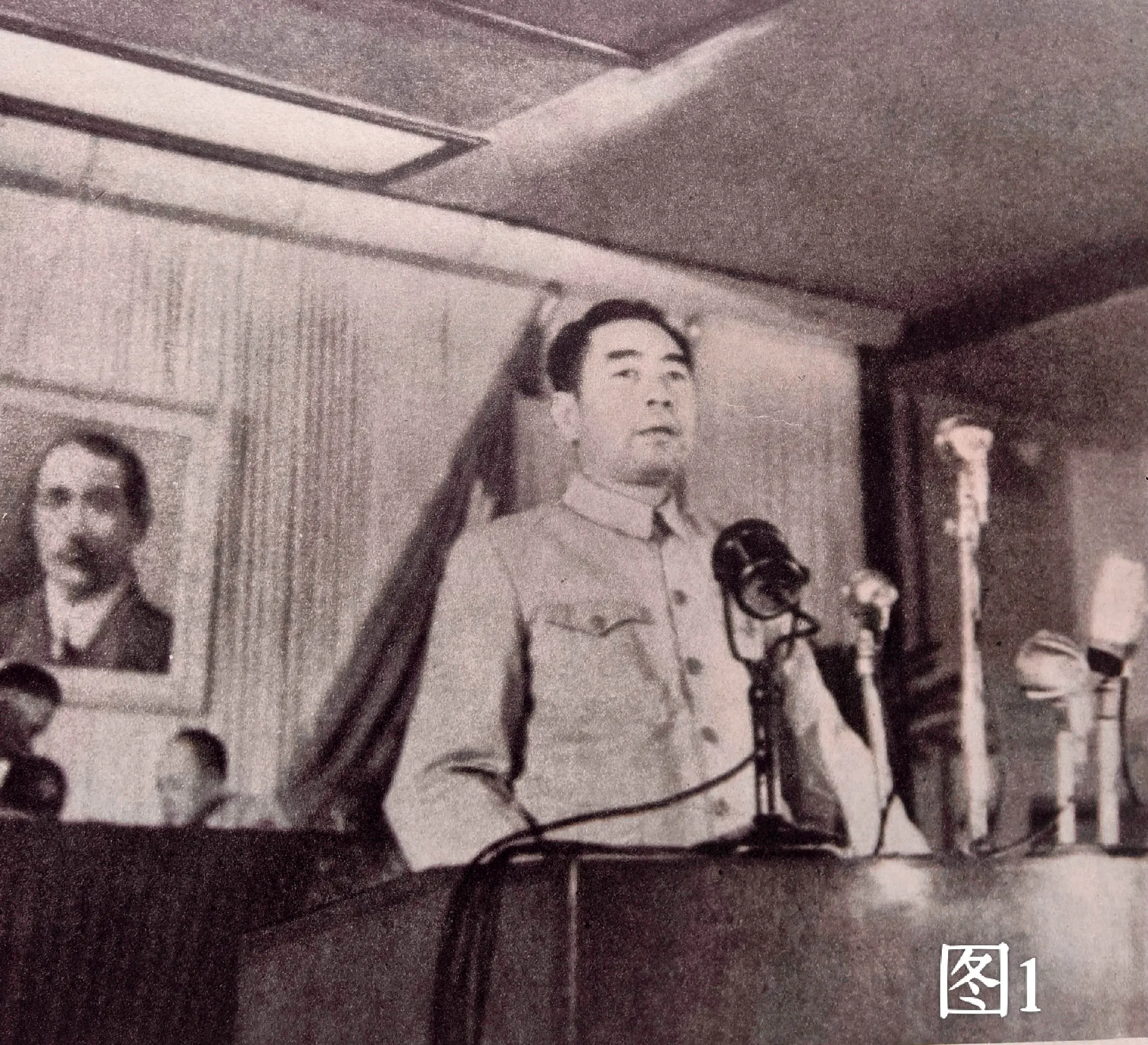 《中国人民解放军历史图片选集》 两个中国命运的决战---将革命进行到底...