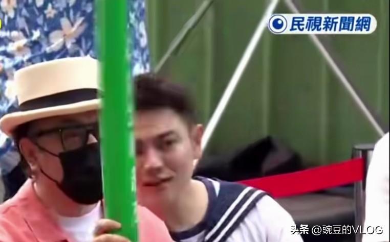 蔡康永出席台独分子沈伯洋的造势活动被绿媒大做文章“弃暗投明”…[捂脸]
作为一个